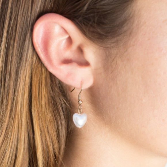 Brandy Melville Jewelry - BRANDY MELVILLE FAUX PEARL HEART EARRINGS